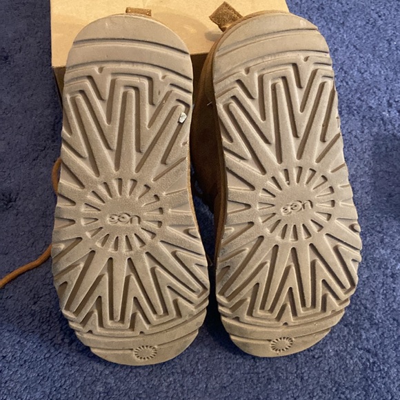 Ugg Neumel Grade School - Picture 9 of 10